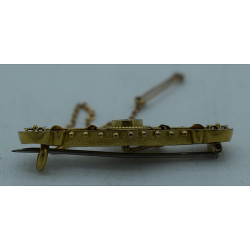 1114 - A 15CT GOLD BROOCH. 4 grams. 4.25cm x 1.25cm.