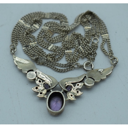 1117 - A SILVER NECKLACE. 14 grams. Chain 47 cm long, pendant 5.25cm x 3 cm.