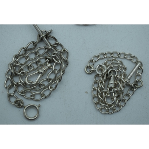 1142 - SILVER NECKLACES. 102 grams. Largest 45cm long. (qty)