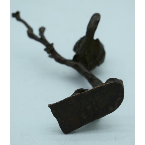 1148 - A JAPANESE BRONZE BIRD TREE STUMP. 141 grams. 9.5 cm x 7 cm.