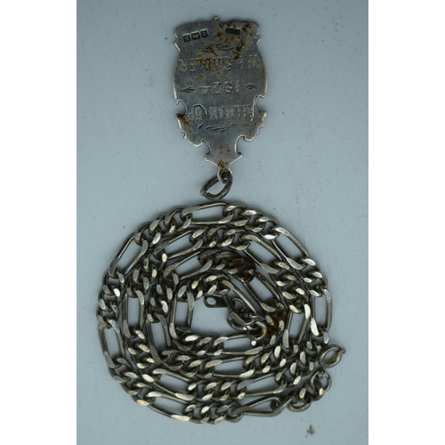 1162 - A SILVER NECKLACE. Birmingham 19176. 76 grams. Chain 44 cm long, pendant 3.5 cm x 2 cm.