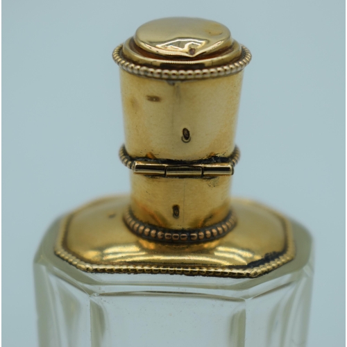 1176 - A 14CT GOLD AND GLASS SCENT BOTTLE. 71 grams. 8.75 cm x 2.75 cm.