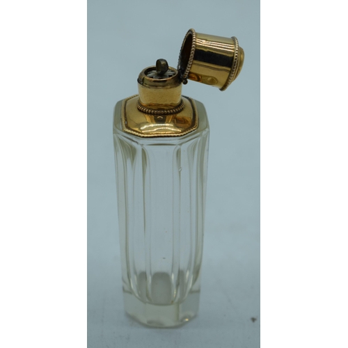 1176 - A 14CT GOLD AND GLASS SCENT BOTTLE. 71 grams. 8.75 cm x 2.75 cm.