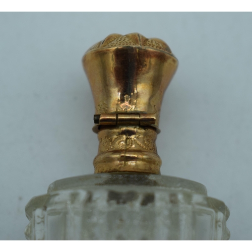 1177 - A 14CT GOLD AND GLASS SCENT BOTTLE. 49 grams. 8.75 cm x 2.75 cm.