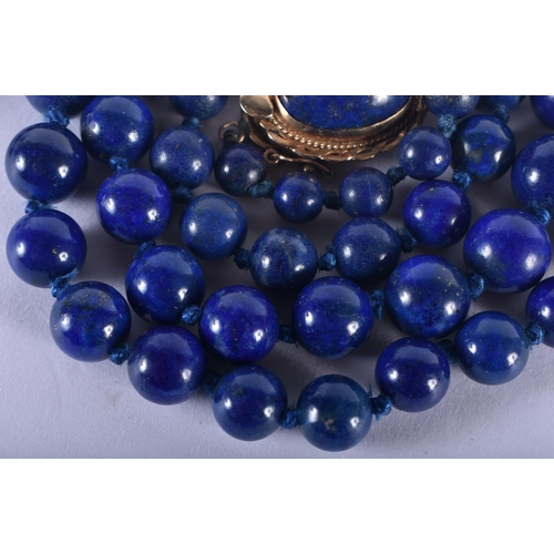 1186 - A GOLD AND LAPIS LAZULI NECKLACE. 51.5 grams. 64 cm long.