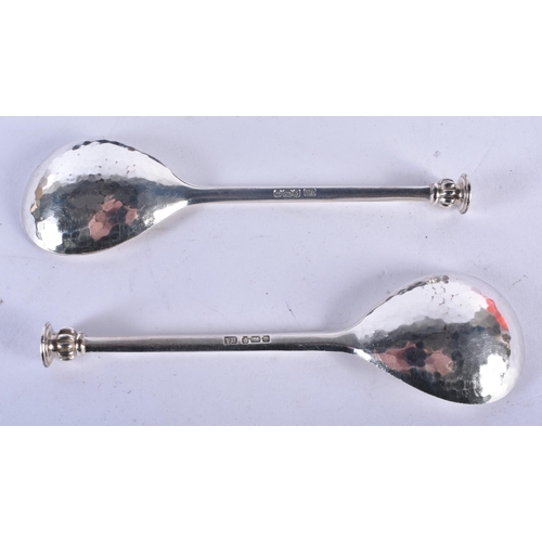 1199 - A PAIR OF ANTIQUE SILVER APOSTLE SPOONS. Sheffield 1907. 61.2 grams. 13 cm long.