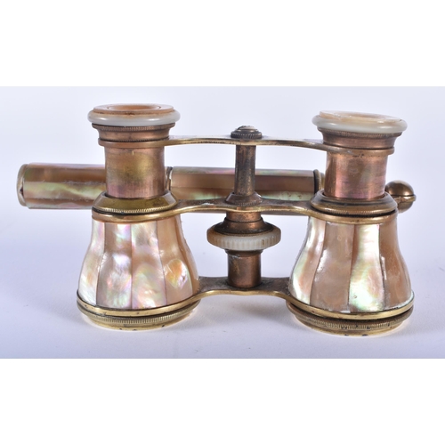 1202 - A PAIR OF MOTHER OF PEARL OPERA GLASSES. 21 cm wide extended.