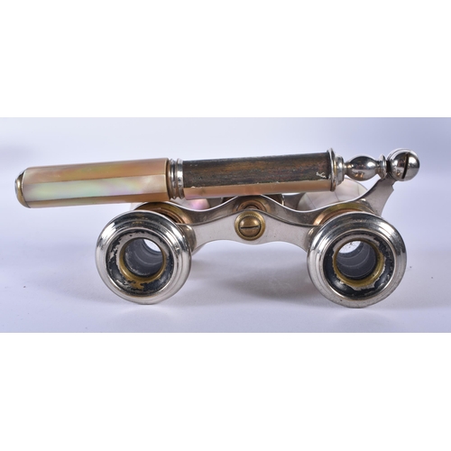 1225 - A PAIR OF MOTHER OF PEARL OPERA GLASSES. 18cm wide extended.