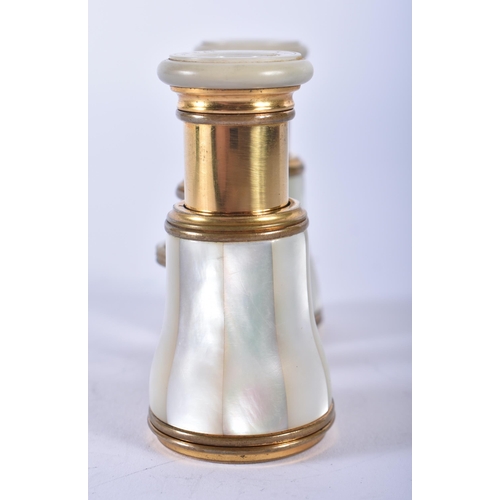 1233 - A PAIR OF MOTHER OF PEARL OPERA GLASSES. 9 cm x 9 cm extended.