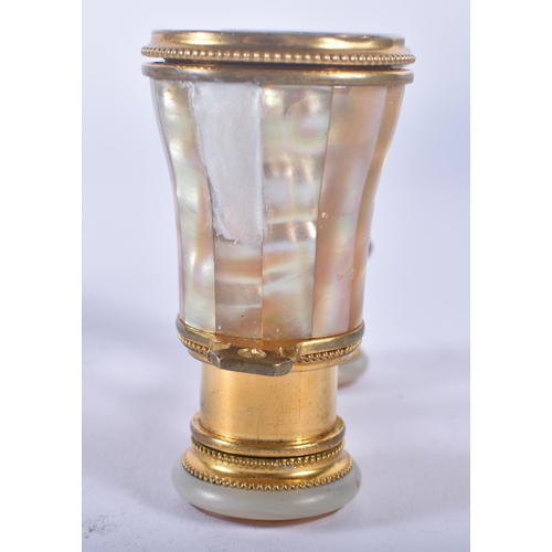 1240 - A PAIR OF MOTHER OF PEARL OPERA GLASSES. 9 cm x 9 cm extended.