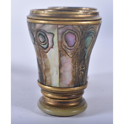 1246 - A PAIR OF MOTHER OF PEARL OPERA GLASSES. 9 cm x 9 cm extended.