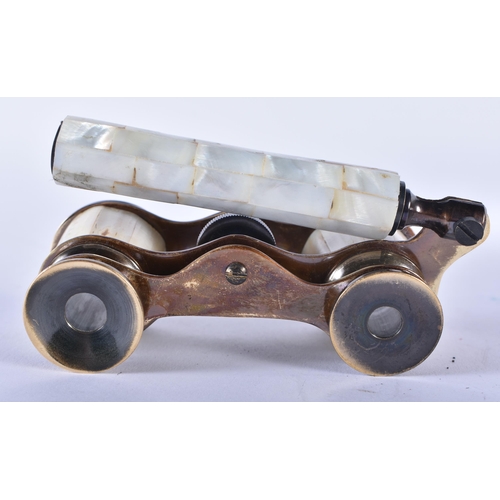 1250 - A PAIR OF MOTHER OF PEARL OPERA GLASSES. 18cm wide extended.