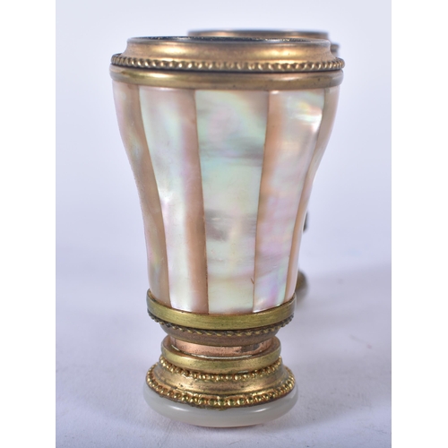 1251 - A PAIR OF MOTHER OF PEARL OPERA GLASSES. 9 cm x 9 cm extended.