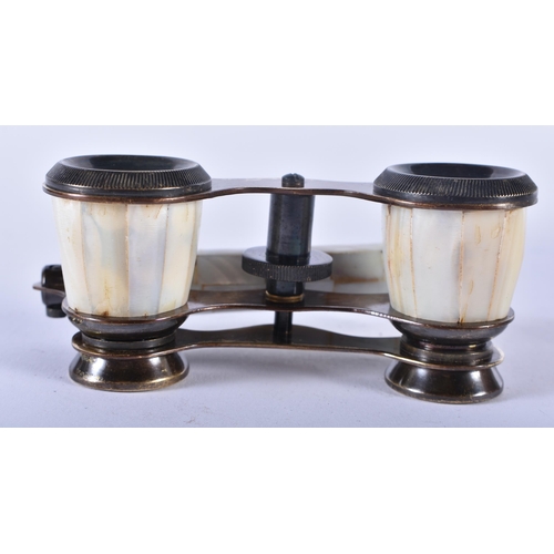 1253 - A PAIR OF MOTHER OF PEARL OPERA GLASSES. 18cm wide extended.