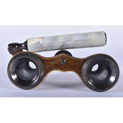 1257 - A PAIR OF MOTHER OF PEARL OPERA GLASSES. 18cm wide extended.