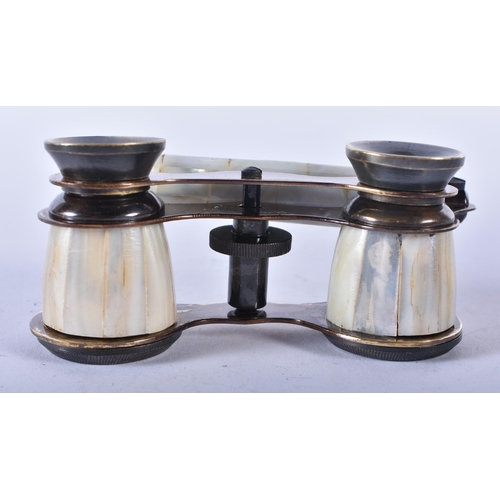 1258 - A PAIR OF MOTHER OF PEARL OPERA GLASSES. 18cm wide extended.