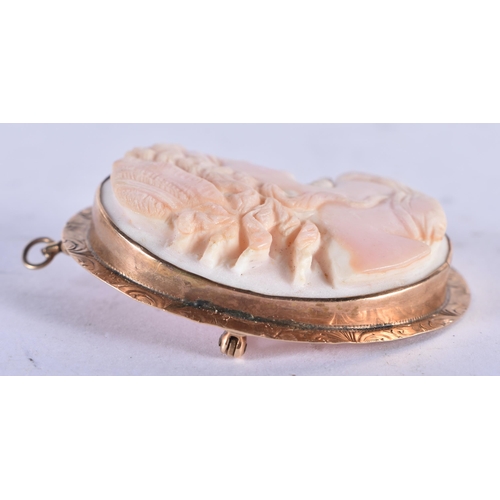 1291 - An Antique Gold Mounted Cameo Brooch / Pendant in the Classical Style.  4.5 cm x 3.7cm, weight 13.5g