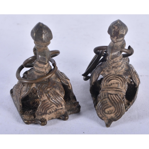 1312 - Two Early Bronze Seals.  Largest 4cm x 3 cm x 2.5 cm, total weight 65.1g (2)