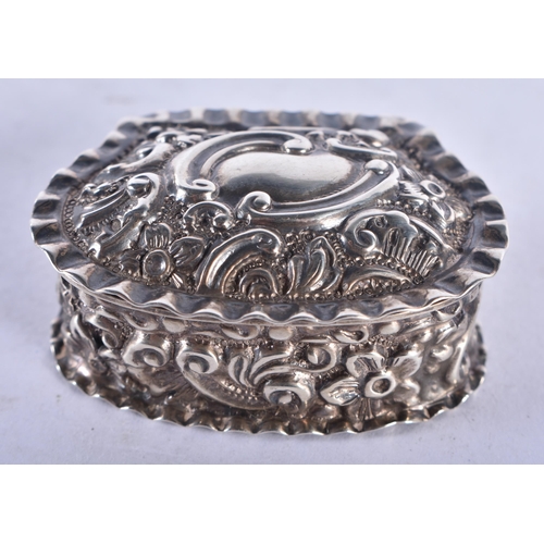 1345 - A Victorian Silver Shell Shaped Embossed Silver Pill Box.  Hallmarked Birmingham 1897.  4.4cm x 3.3 ... 