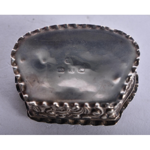 1345 - A Victorian Silver Shell Shaped Embossed Silver Pill Box.  Hallmarked Birmingham 1897.  4.4cm x 3.3 ... 