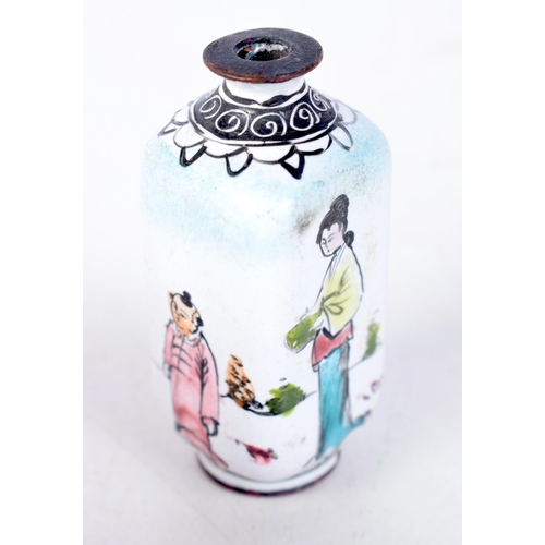 1375 - A Chinese Republican Period Canton Enamel Snuff Bottle,  5.6 cm x 2.4cm