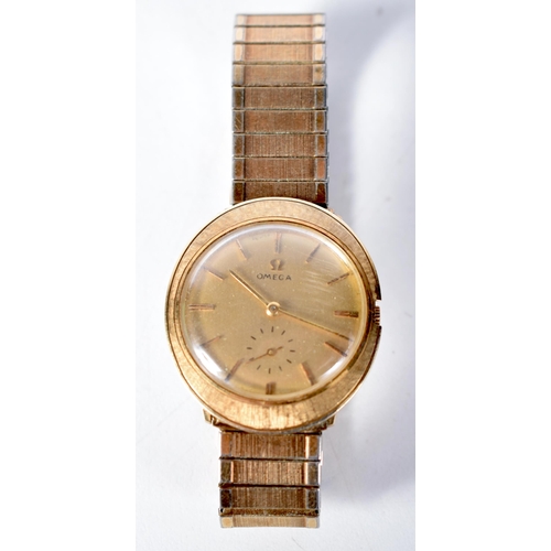 1594 - A Vintage 14 Carat Gold Cased Omega Watch with Expanding Strap.  Dial 3.3 cm incl crown.  Running