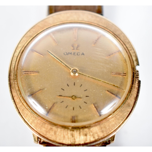 1594 - A Vintage 14 Carat Gold Cased Omega Watch with Expanding Strap.  Dial 3.3 cm incl crown.  Running