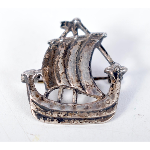 1611 - A Silver Brooch in the form of a Viking Longboat by W H Darby & Sons.  Hallmarked Birmingham 1955.  ... 