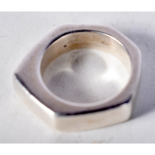 1616 - A Cubist Style Sterling Silver 925 Ring.  Stamped Made in Italy 925.  Size M, weight 10.56g