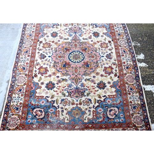 3984 - An early 20th Century North West Persian Tabriz rug 300 x 207cm