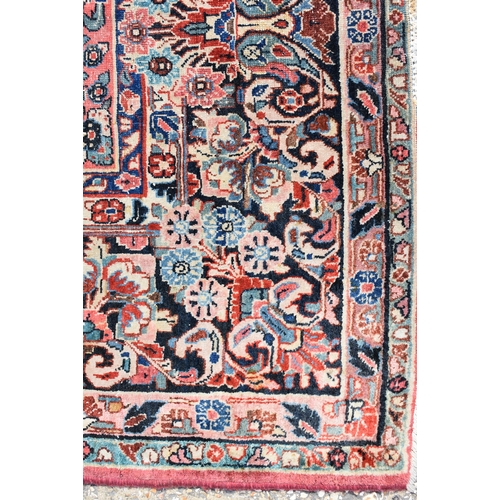 3994 - A Persian Sarouk rug 367 x 267 cm