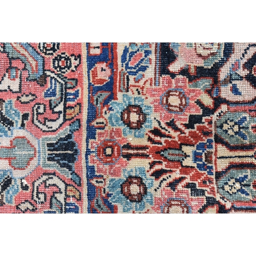 3994 - A Persian Sarouk rug 367 x 267 cm