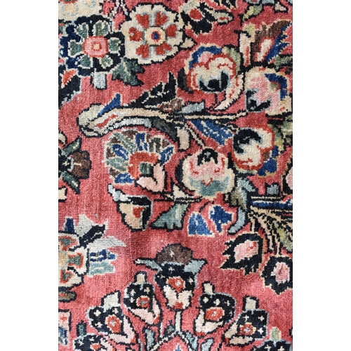 3994 - A Persian Sarouk rug 367 x 267 cm