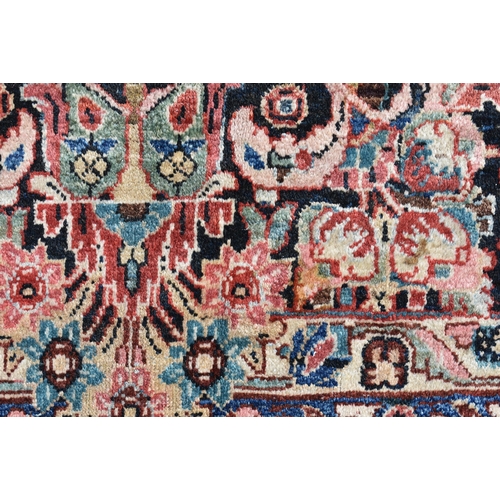 3994 - A Persian Sarouk rug 367 x 267 cm