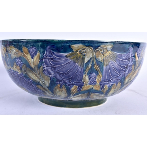 464 - AN EARLY 20TH CENTURY MORRIS WARE HANCOCK & SONS POTTERY BOWL designed by George Cartlidge. 25cm dia... 