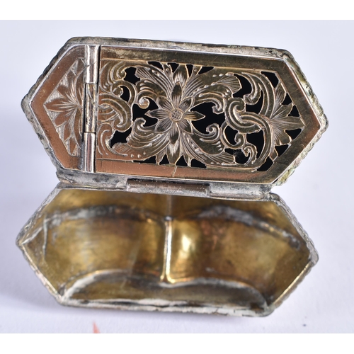 104 - A RARE 18TH CENTURY SCANDANAVIAN SILVER VINAIGRETTE Hovedvandsaeg, with finely carved pierced grille... 