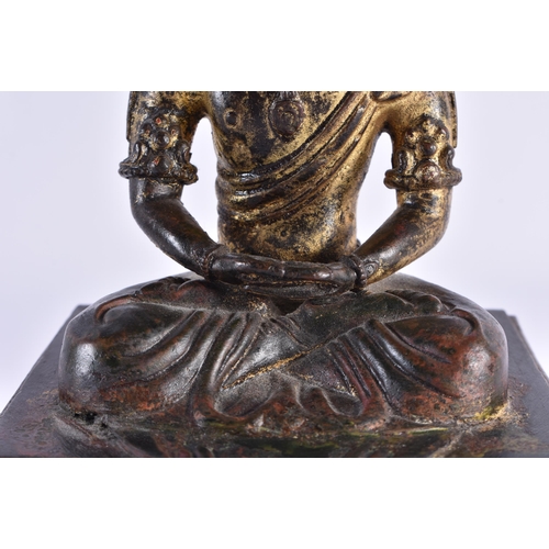110 - AN 18TH CENTURY CHINESE LACQUERED BRONZE FIGURE OF A BUDDHA Qianlong. 21 cm x 10 cm.