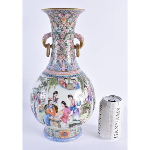 113 - A FINE LARGE EARLY 20TH CENTURY CHINESE FAMILLE ROSE PORCELAIN TWIN HANDLED VASE Late Qing/Republic,... 