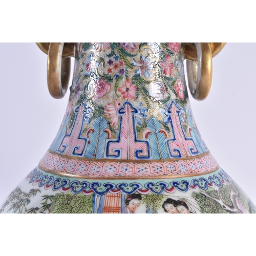 113 - A FINE LARGE EARLY 20TH CENTURY CHINESE FAMILLE ROSE PORCELAIN TWIN HANDLED VASE Late Qing/Republic,... 