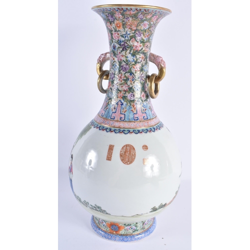 113 - A FINE LARGE EARLY 20TH CENTURY CHINESE FAMILLE ROSE PORCELAIN TWIN HANDLED VASE Late Qing/Republic,... 