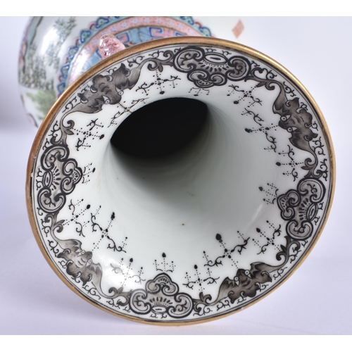 113 - A FINE LARGE EARLY 20TH CENTURY CHINESE FAMILLE ROSE PORCELAIN TWIN HANDLED VASE Late Qing/Republic,... 