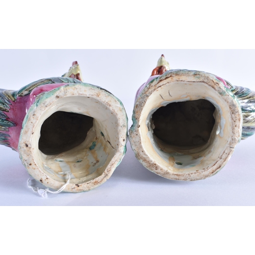 115 - A PAIR OF EARLY 19TH CENTURY CHINESE CANTON FAMILLE ROSE FIGURES OF FOWL Qing, modelled as hens with... 