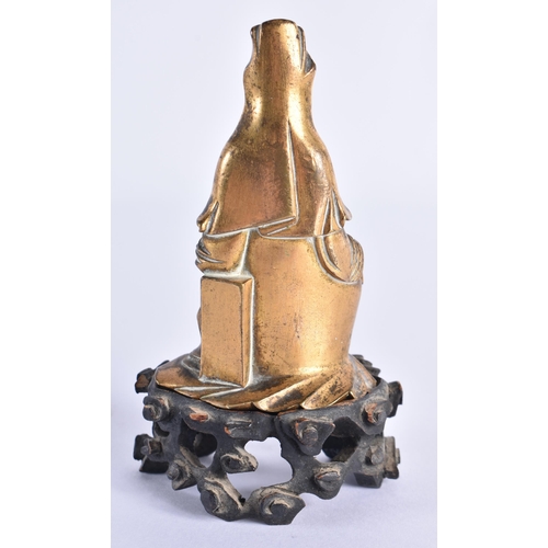 117 - A FINE 18TH CENTURY CHINESE GILT BRONZE FIGURE OF A SEATED IMMORTAL Qianlong. 11 cm x 5 cm.