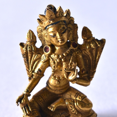 118 - A VERY RARE MINIATURE 18TH CENTURY CHINESE GILT BRONZE FIGURE OF AMITAYUS Qianlong. 3.5 cm x 2.5 cm.