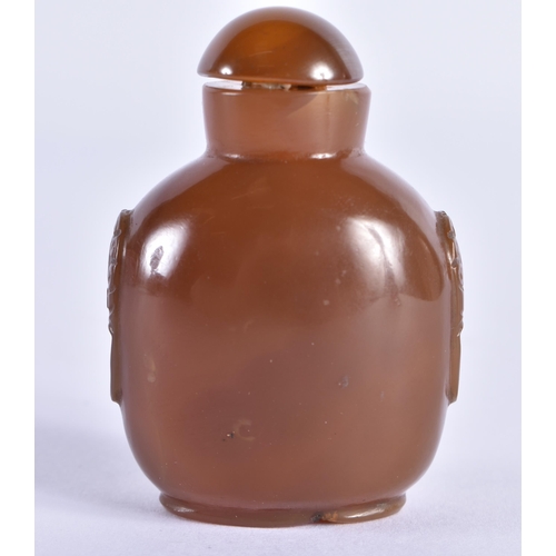 119 - A 19TH CENTURY CHINESE CARVED AGATE SNUFF BOTTLE Qing, with agate stopper. 6 cm x 4 cm.