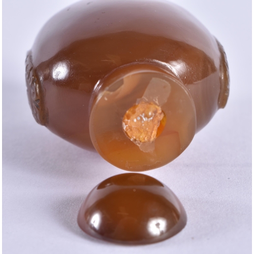 119 - A 19TH CENTURY CHINESE CARVED AGATE SNUFF BOTTLE Qing, with agate stopper. 6 cm x 4 cm.