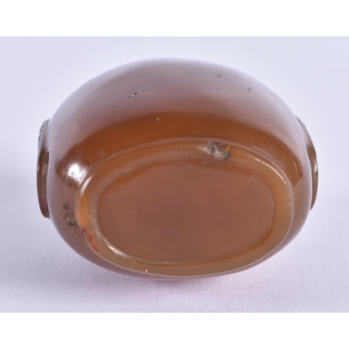 119 - A 19TH CENTURY CHINESE CARVED AGATE SNUFF BOTTLE Qing, with agate stopper. 6 cm x 4 cm.
