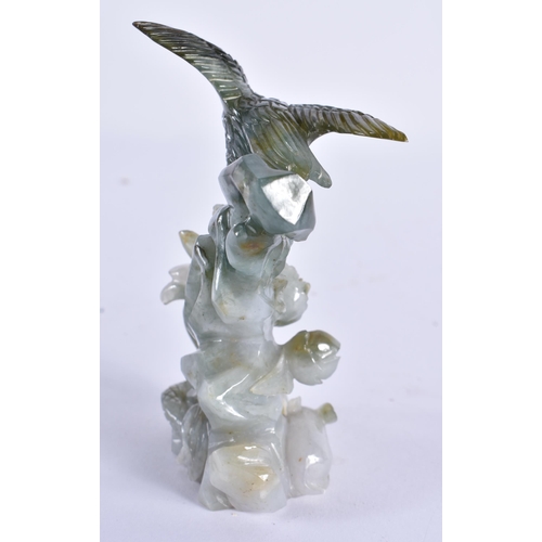 165 - AN EARLY 20TH CENTURY CHINESE CARVED JADEITE FIGURE OF AN EAGLE Late Qing/Republic. 12 cm x 6 cm.