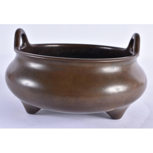 167 - A RARE CHINESE QING DYNASTY TWIN HANDLED BRONZE CENSER bearing unusual studio mark to base. 2378 gra... 
