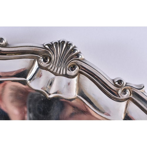 170 - A MONUMENTAL EDWARDIAN SILVER SERVING SALVER. London 1900. 3490 grams. 50 cm wide.